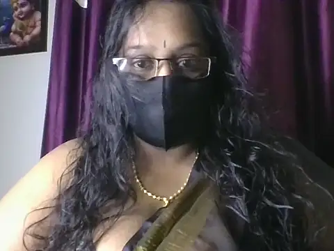 Snapshot of hootypriya chatting on 06.15.26 hootypriya online show from 06.15.26