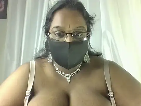 Snapshot of hootypriya chatting on 07.02.26 hootypriya online show from 07.02.26