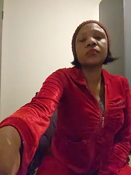 Snapshot of Mommy_Sienna chatting on 06.11.26 Mommy Sienna online show from 06.11.26