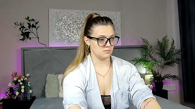 Snapshot of AnabeleBliss chatting on 07.28.26 AnabeleBliss online show from 07.28.26