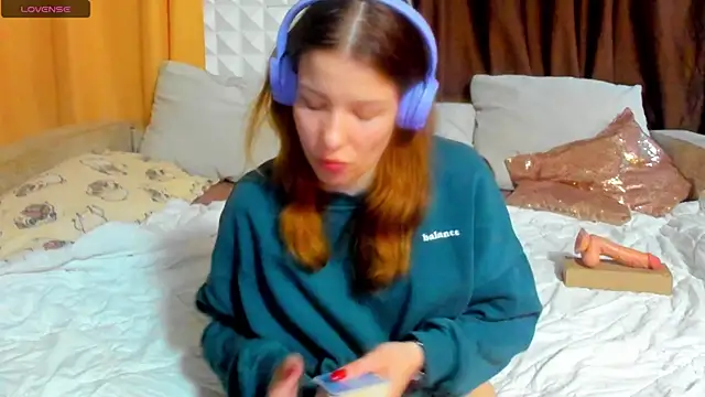 Eva purrr  online show from 04.24.26