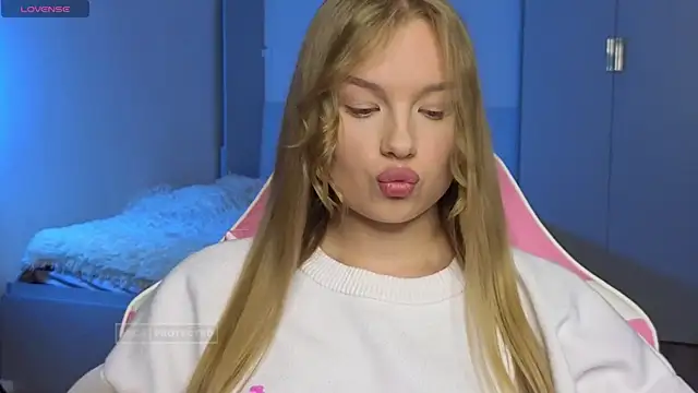 Lunar Flare online show from 11.12.25