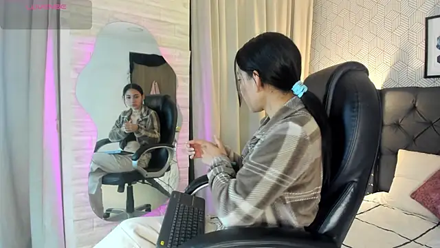 Snapshot of valentina__desire chatting on 05.30.26 valentina desire online show from 05.30.26