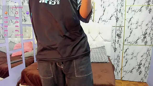 Snapshot of Elian_Julian chatting on 11.06.25 Elian Julian online show from 11.06.25