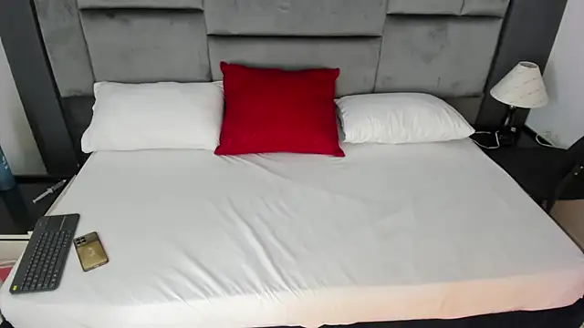 CatleyaSmith online show from 12.22.25