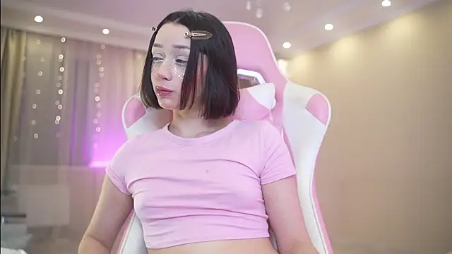 Snapshot of Bananalizzy chatting on 11.29.25 Bananalizzy online show from 11.29.25