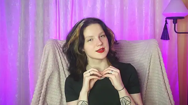 Snapshot of LatinaHuguenin chatting on 03.12.26 LatinaHuguenin online show from 03.12.26