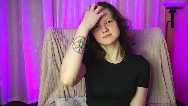 Snapshot of LatinaHuguenin chatting on 03.19.26 LatinaHuguenin online show from 03.19.26