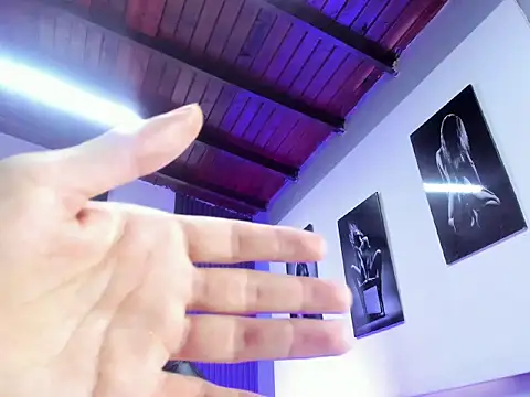 Caitlyn-Joness  online show from 03.13.26