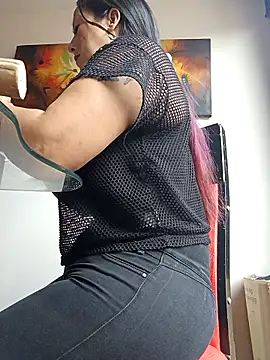 Snapshot of misshot_02 chatting on 11.13.25 misshot 02 online show from 11.13.25