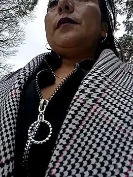 Snapshot of misshot_02 chatting on 11.20.25 misshot 02 online show from 11.20.25