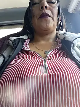 Snapshot of misshot_02 chatting on 12.05.25 misshot 02 online show from 12.05.25