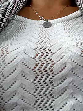 Snapshot of misshot_02 chatting on 12.18.25 misshot 02 online show from 12.18.25