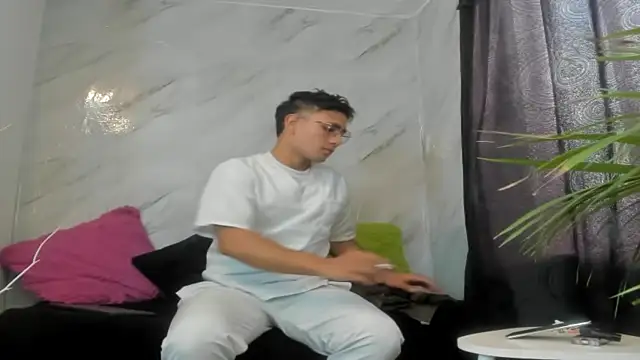 Snapshot of boy_castel_coral chatting on 11.06.25 boy castel coral online show from 11.06.25