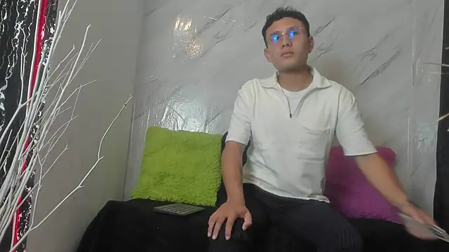 Snapshot of boy_castel_coral chatting on 11.07.25 boy castel coral online show from 11.07.25