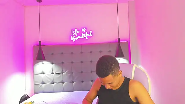 Snapshot of Liams18 chatting on 11.22.25 Liams18 online show from 11.22.25