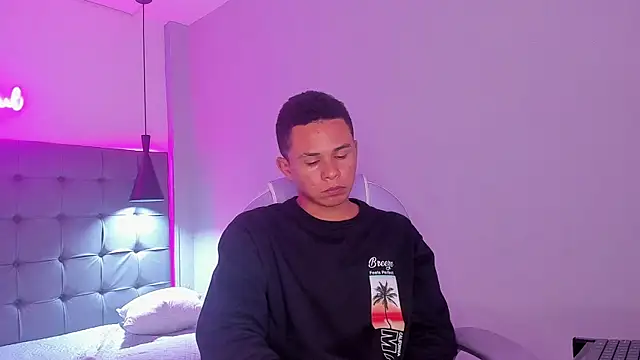 Snapshot of Liams18 chatting on 11.29.25 Liams18 online show from 11.29.25