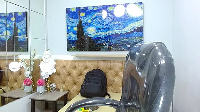 Snapshot of Liams18 chatting on 12.14.25 Liams18 online show from 12.14.25