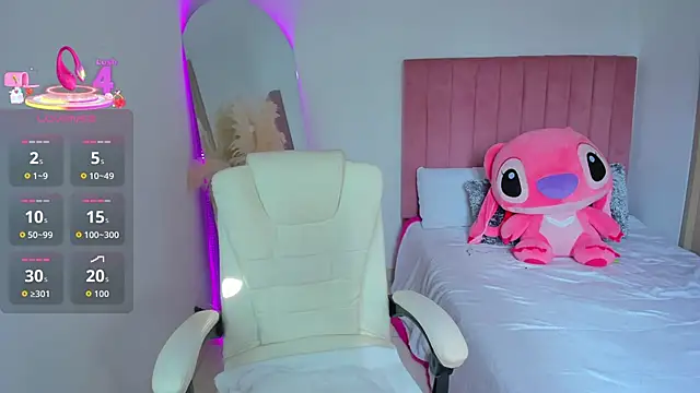 Snapshot of Janettcruz chatting on 12.19.25 Janettcruz online show from 12.19.25