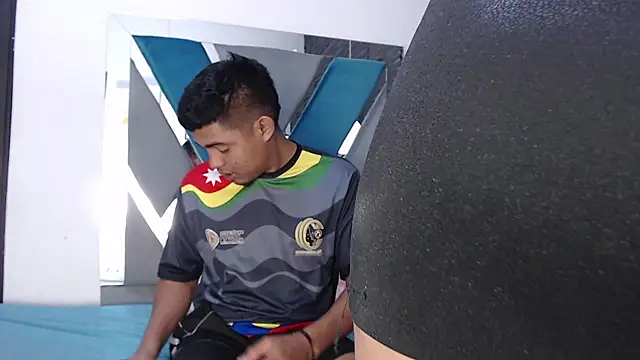 Naty And Maxx online show from 12.18.25