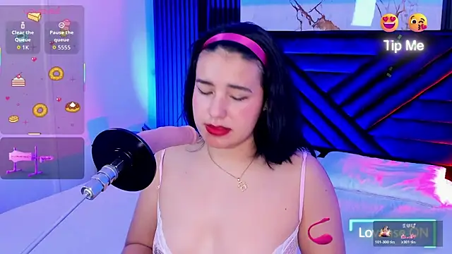 Snapshot of Lalalemoonds chatting on 12.22.25 Lalalemoonds online show from 12.22.25