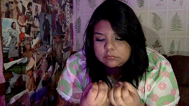 Snapshot of annoyedputa chatting on 11.19.25 annoyedputa online show from 11.19.25