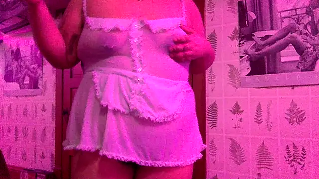 Snapshot of annoyedputa chatting on 12.02.25 annoyedputa online show from 12.02.25