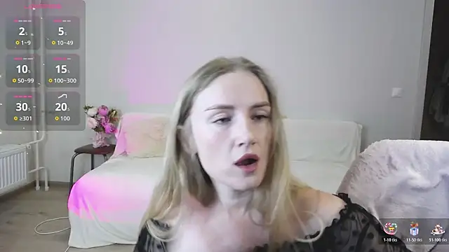 Snapshot of olliebells chatting on 11.07.25 olliebells online show from 11.07.25