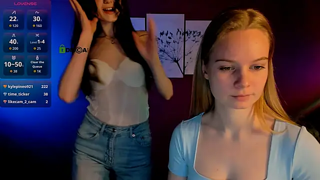 Snapshot of mia_starrr_ chatting on 12.04.25 mia starrr online show from 12.04.25