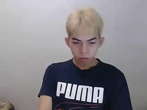 Snapshot of Urhotsilverboy chatting on 05.25.26 Urhotsilverboy online show from 05.25.26