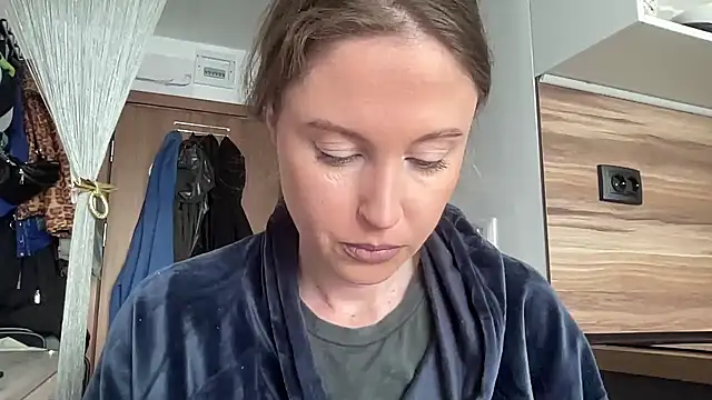 Snapshot of Ameli8 chatting on 04.15.26 Ameli8 online show from 04.15.26