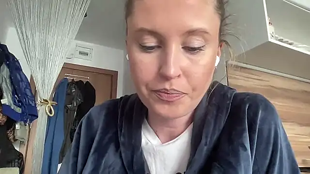 Snapshot of Ameli8 chatting on 04.16.26 Ameli8 online show from 04.16.26
