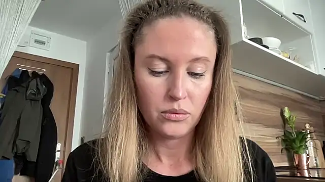 Snapshot of Ameli8 chatting on 04.18.26 Ameli8 online show from 04.18.26