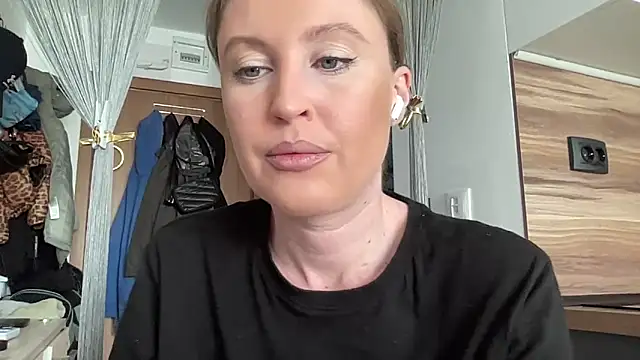 Snapshot of Ameli8 chatting on 04.23.26 Ameli8 online show from 04.23.26