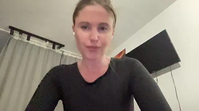 Snapshot of Ameli8 chatting on 04.23.26 Ameli8 online show from 04.23.26