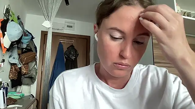 Snapshot of Ameli8 chatting on 05.21.26 Ameli8 online show from 05.21.26