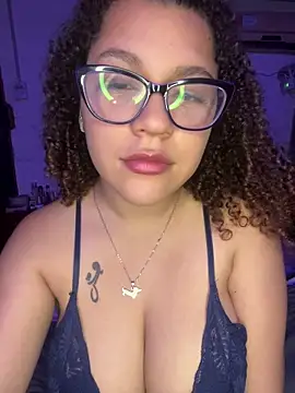 Snapshot of Lolavenezia chatting on 11.30.25 Lolavenezia online show from 11.30.25