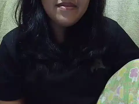 Snapshot of fluffy_raa chatting on 11.25.25 fluffy raa online show from 11.25.25