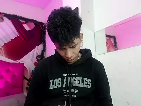 Snapshot of Lovers_Spicy chatting on 12.18.25 Lovers Spicy online show from 12.18.25