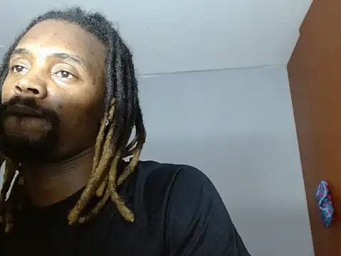 Snapshot of Dangerhook chatting on 11.19.25 Dangerhook online show from 11.19.25