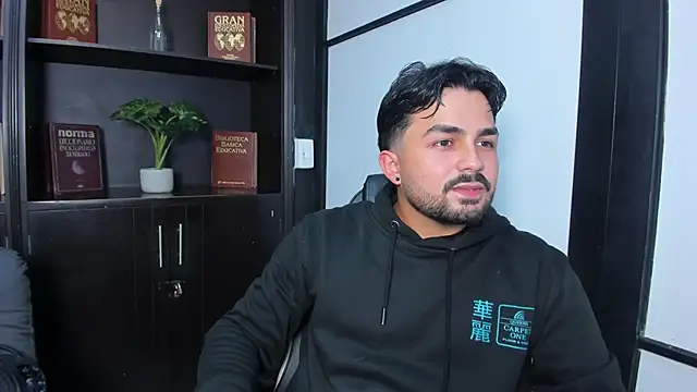 Snapshot of JonnSnow_ chatting on 11.07.25 JonnSnow online show from 11.07.25