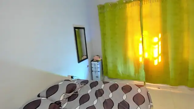 luanaw1 online show from 04.26.26