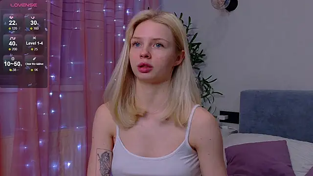 Snapshot of alice_wond chatting on 12.15.25 alice wond online show from 12.15.25