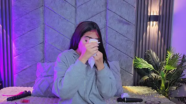 Snapshot of _ViolletteNoir_ chatting on 11.30.25 ViolletteNoir online show from 11.30.25