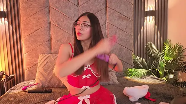 Snapshot of _ViolletteNoir_ chatting on 12.18.25 ViolletteNoir online show from 12.18.25