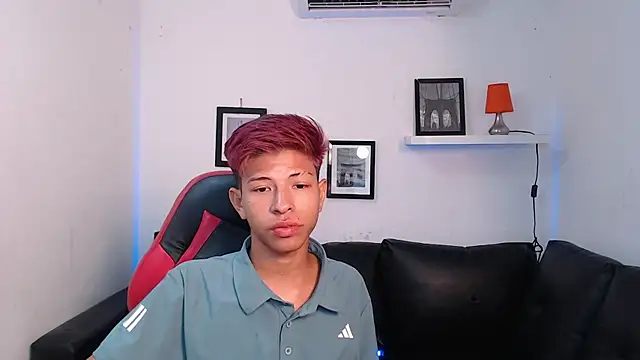 Snapshot of Tessachains_2_ chatting on 11.05.25 Tessachains 2 online show from 11.05.25