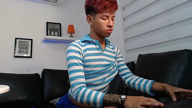 Snapshot of Tessachains_2_ chatting on 11.07.25 Tessachains 2 online show from 11.07.25