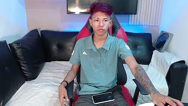 Snapshot of Tessachains_2_ chatting on 11.12.25 Tessachains 2 online show from 11.12.25