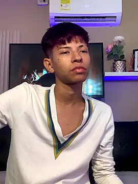 Snapshot of Tessachains_2_ chatting on 11.15.25 Tessachains 2 online show from 11.15.25