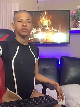 Snapshot of Tessachains_2_ chatting on 11.18.25 Tessachains 2 online show from 11.18.25